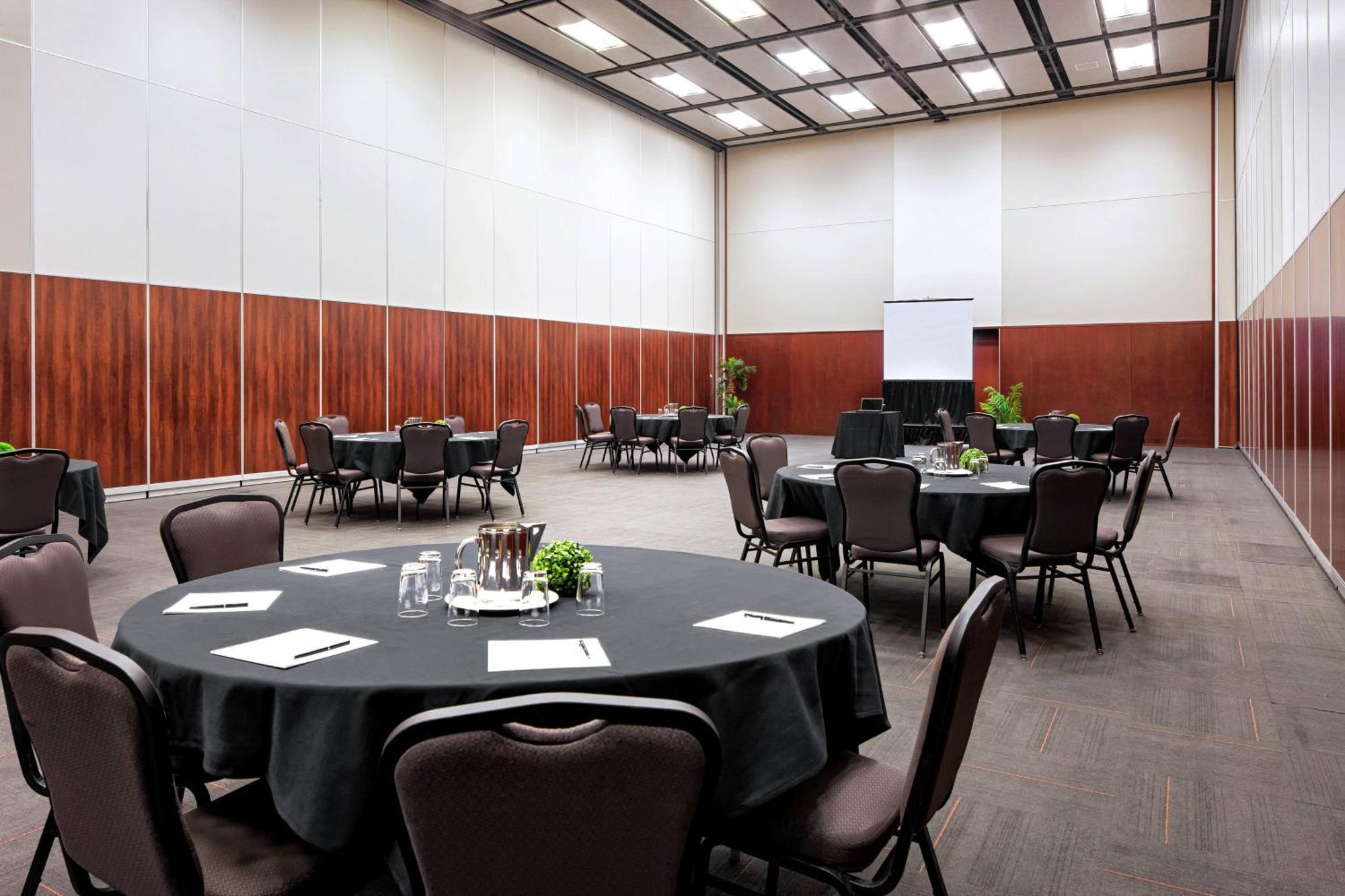 Four Points By Sheraton Levis Convention Centre Εξωτερικό φωτογραφία