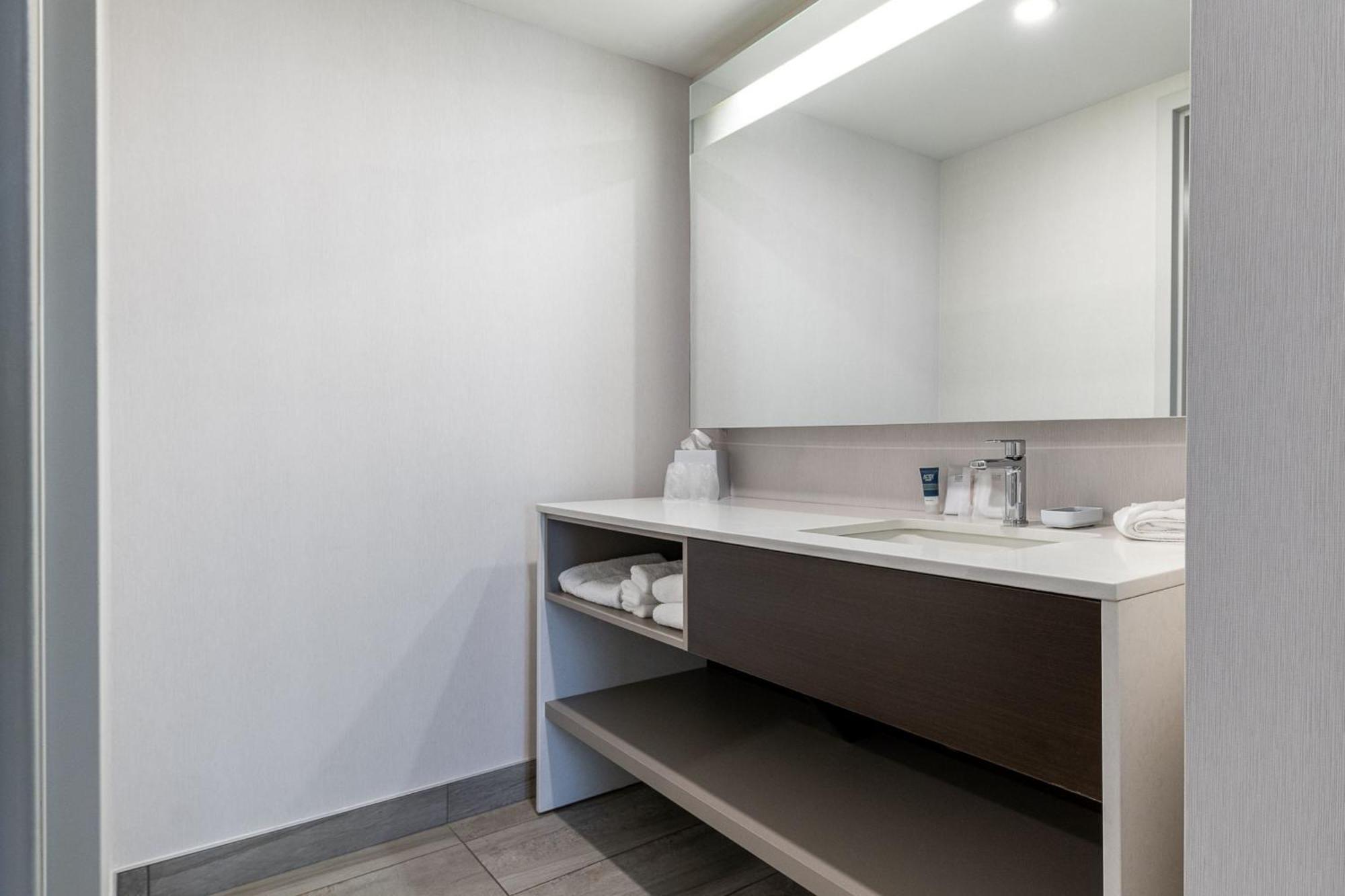 Four Points By Sheraton Levis Convention Centre Εξωτερικό φωτογραφία
