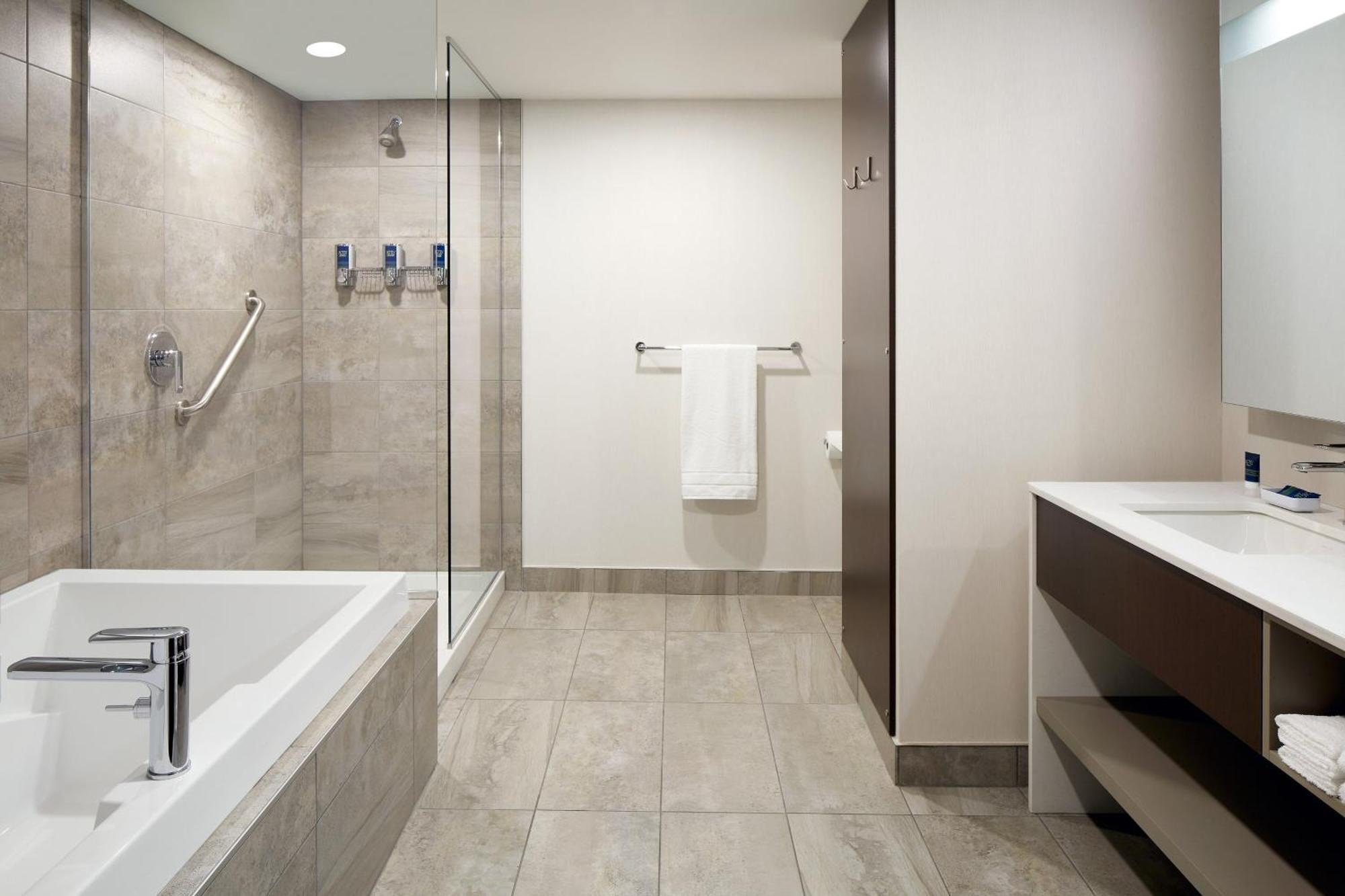 Four Points By Sheraton Levis Convention Centre Εξωτερικό φωτογραφία