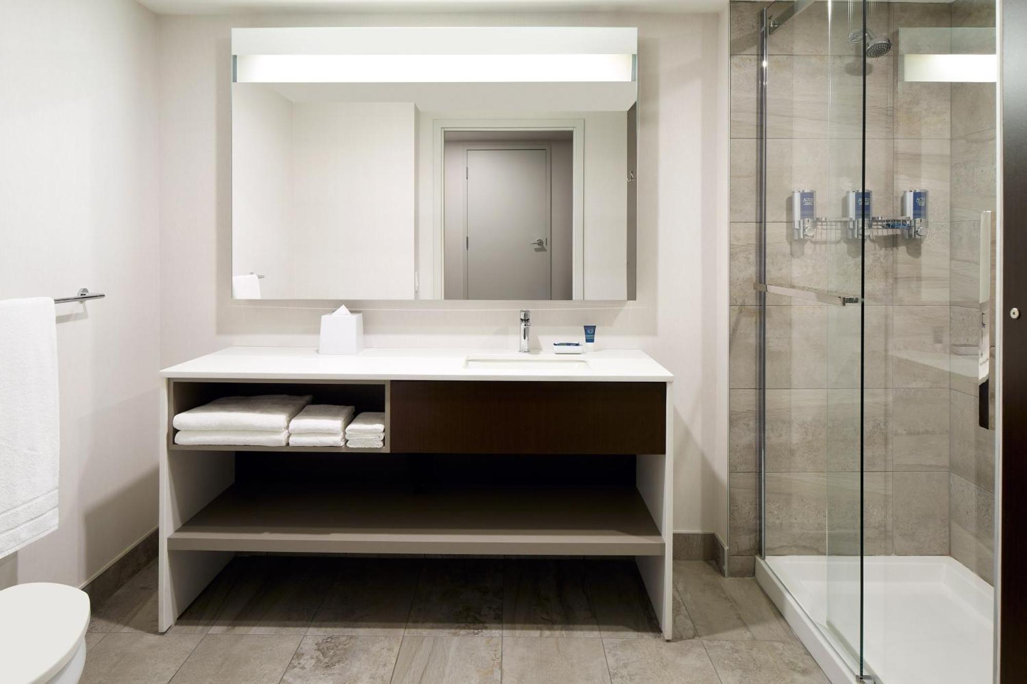 Four Points By Sheraton Levis Convention Centre Εξωτερικό φωτογραφία