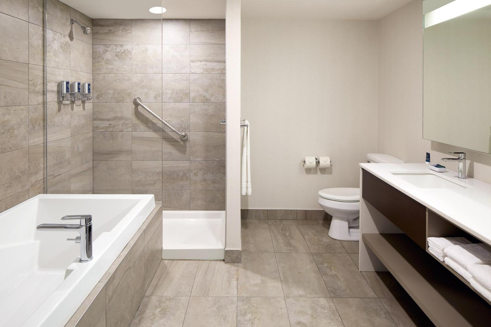 Four Points By Sheraton Levis Convention Centre Εξωτερικό φωτογραφία